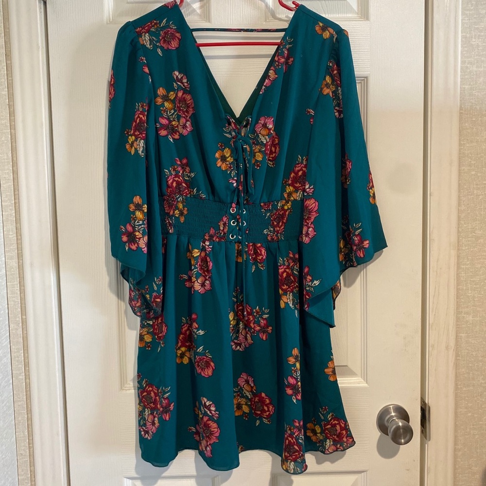 Green dress with flowers perfect for fall weather.